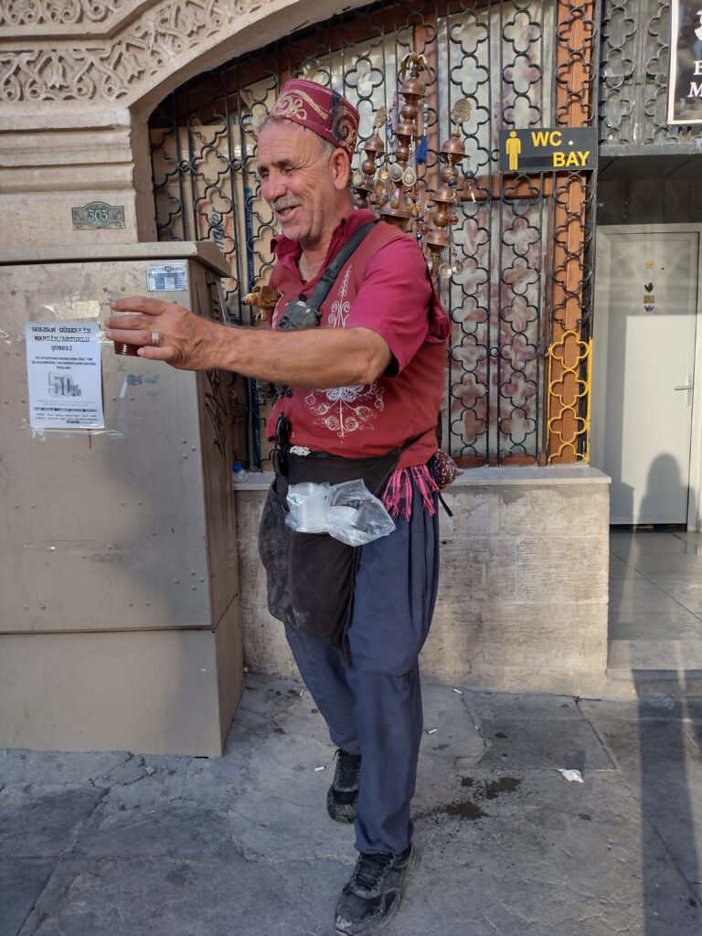 Sorbet z lukrecją od sprzedawcy w Mardin
