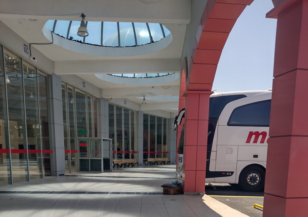 Transport autokarowy w Turcji może zaskoczyć - trzeba uważać, czy dostajemy prawidłowy bilet i przestrzegać zwyczajów odnośnie sadzania pasażerów 